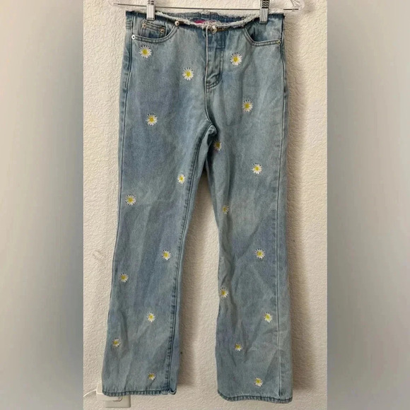 Edikted Low Rise Jeans with embroidered daisies - Picture 3 of 10